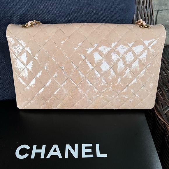 ❤️‍🔥CHANEL ❤️‍🔥QUILTED CRINKLED PATENT LEATHER CLASSIC JUMBO SINGLE FLAP BAG - Picture 4 of 15